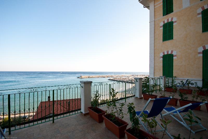 Hotel Del Golfo 菲纳莱利古雷 外观 照片