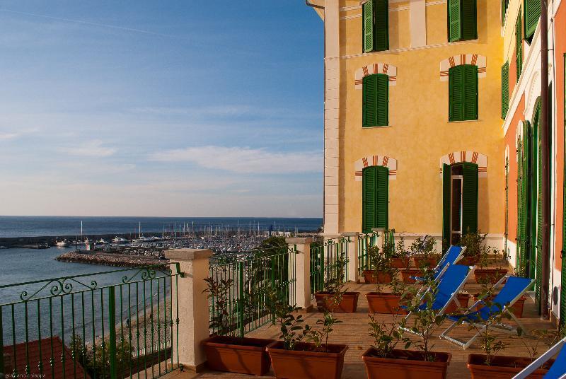 Hotel Del Golfo 菲纳莱利古雷 外观 照片